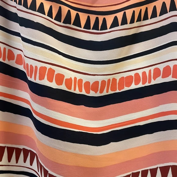 A Cute LOFT Outlet Top! - Picture 4 of 9